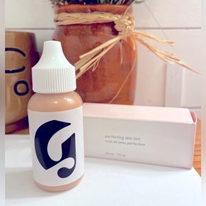 Glossier Perfecting Skin Tint in G10